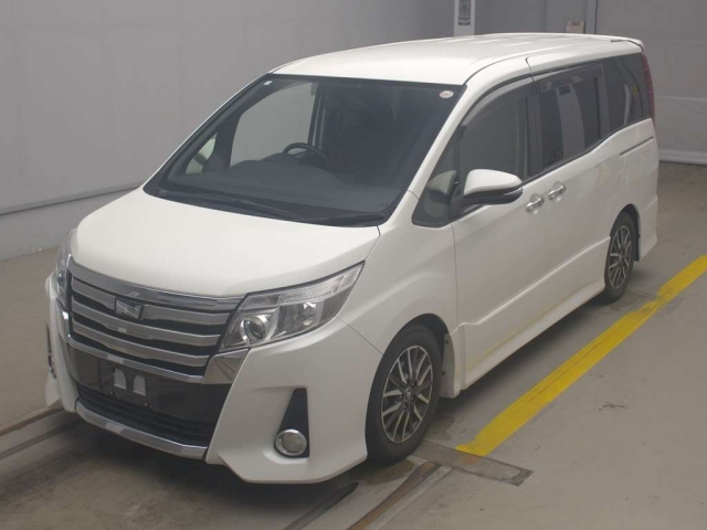 TOYOTA NOAH 2014