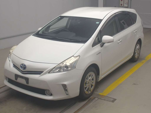 TOYOTA PRIUS ALPHA 2014