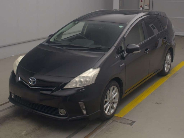 TOYOTA PRIUS ALPHA 2013