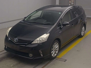 TOYOTA PRIUS ALPHA 2013