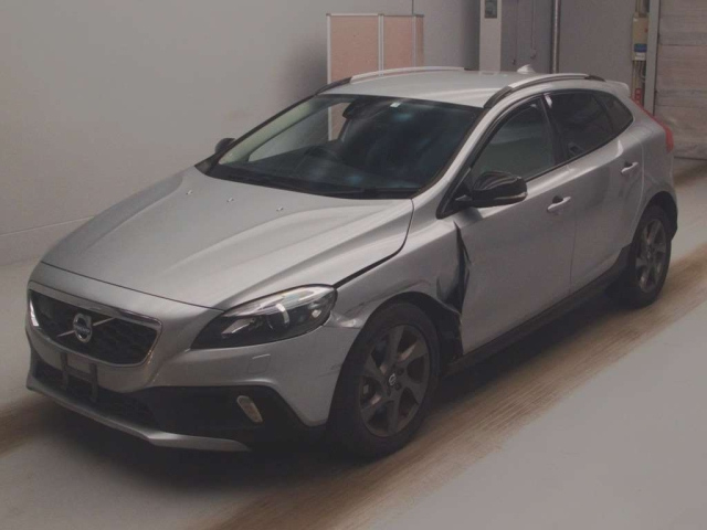 VOLVO V40 2016