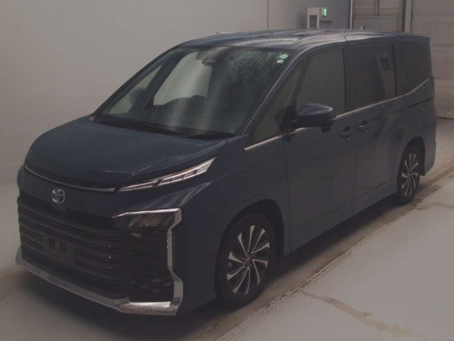 TOYOTA VOXY 2022