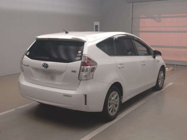 TOYOTA PRIUS ALPHA 2015