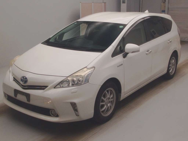TOYOTA PRIUS ALPHA 2013