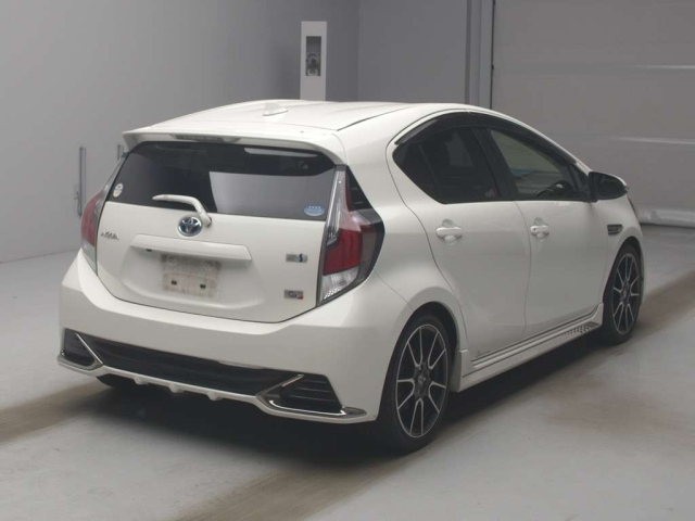 TOYOTA AQUA 2016