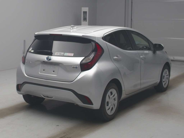 TOYOTA AQUA 2022