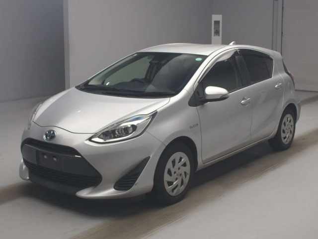 TOYOTA AQUA 2017