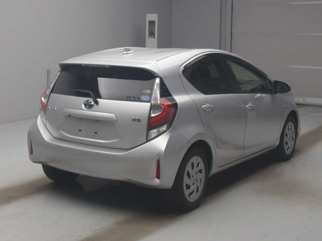 TOYOTA AQUA 2017