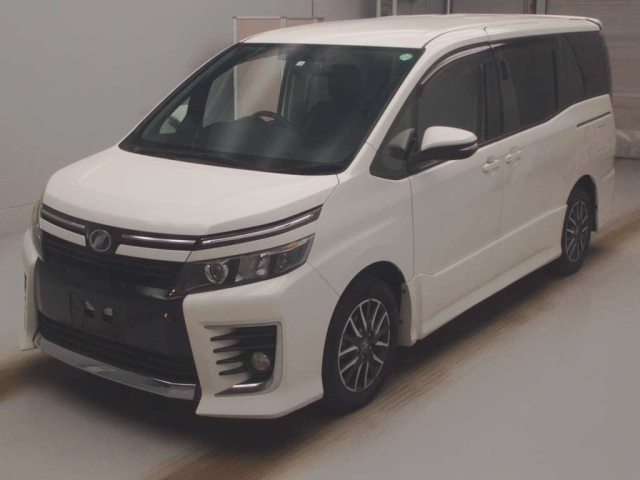 TOYOTA VOXY 2014