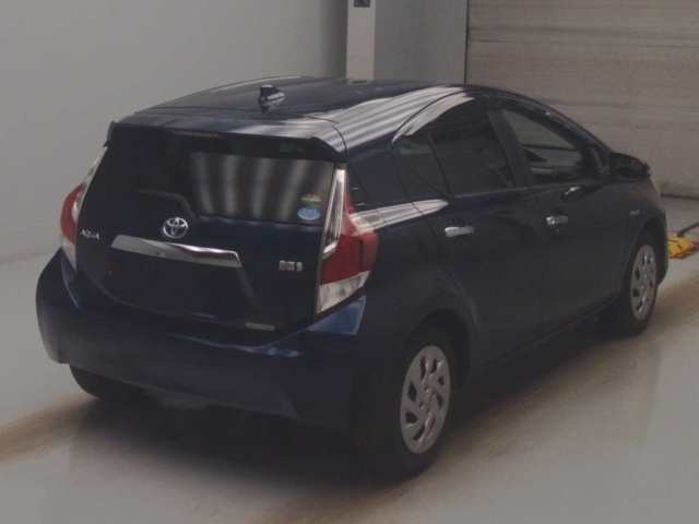 TOYOTA AQUA 2016