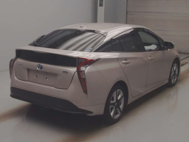 TOYOTA PRIUS 2016