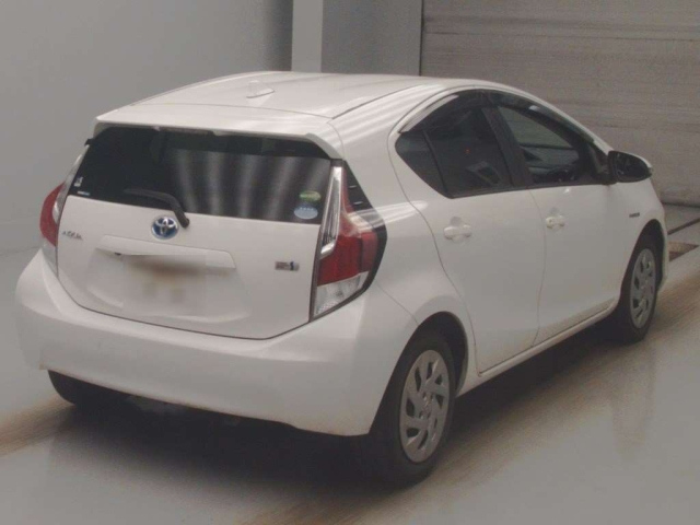 TOYOTA AQUA 2016