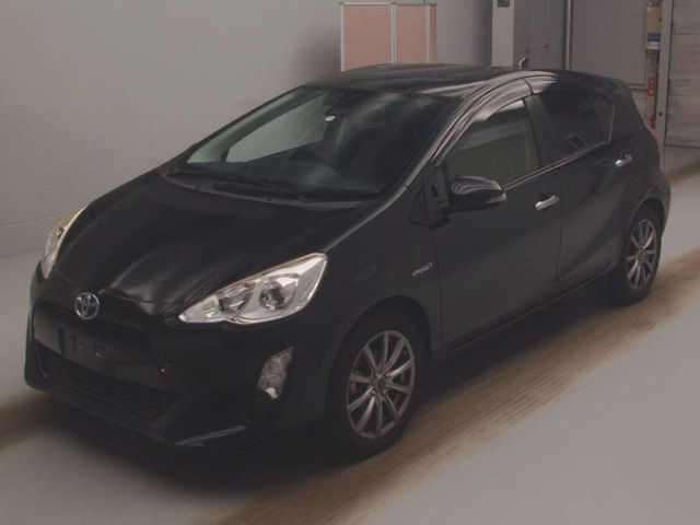 TOYOTA AQUA 2016