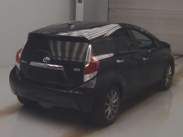 TOYOTA AQUA 2016
