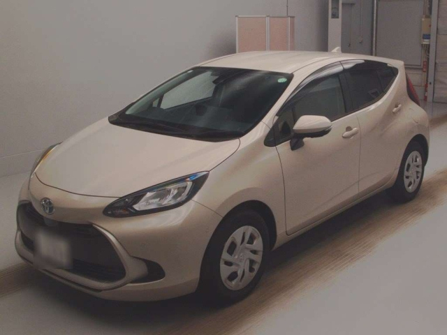 TOYOTA AQUA 2024