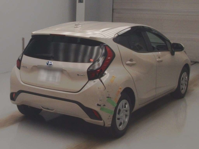 TOYOTA AQUA 2024