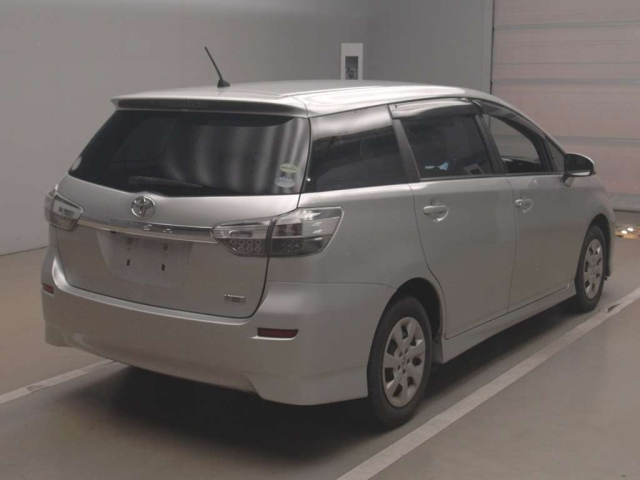 TOYOTA WISH 2013
