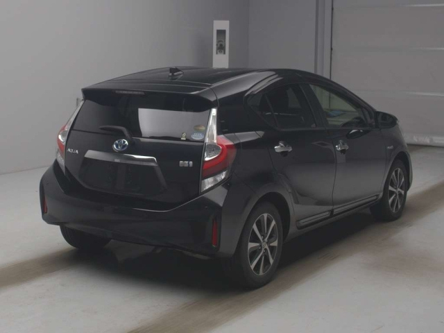 TOYOTA AQUA 2018