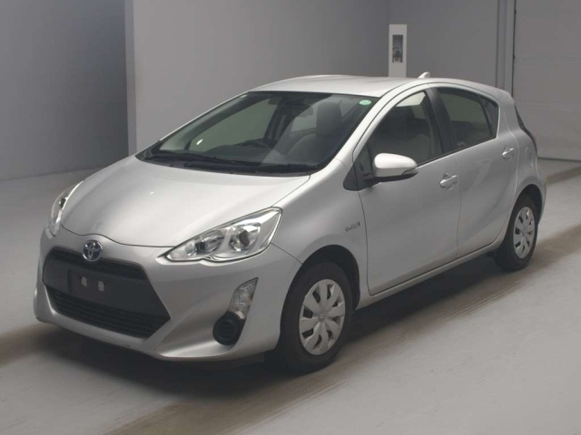 TOYOTA AQUA 2016