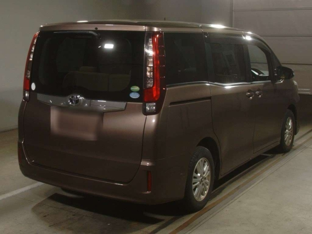 TOYOTA NOAH 2014