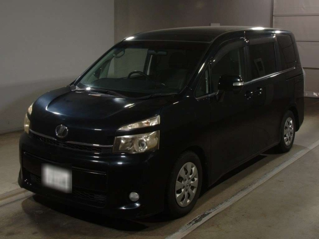 TOYOTA VOXY 2010