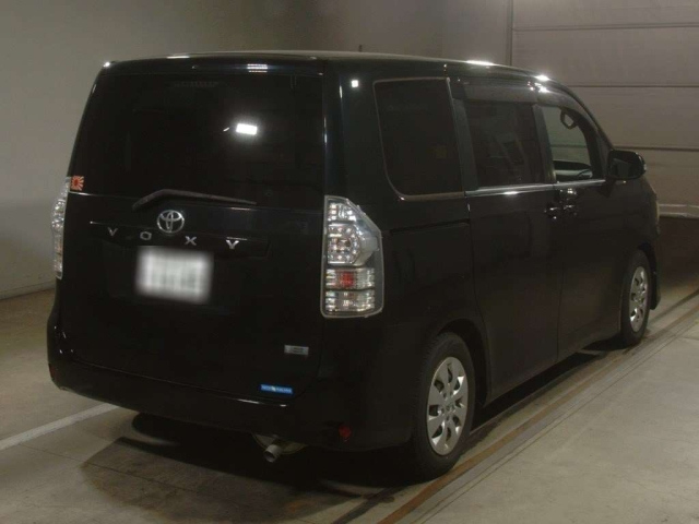 TOYOTA VOXY 2010