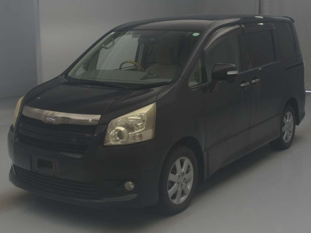 TOYOTA NOAH 2009