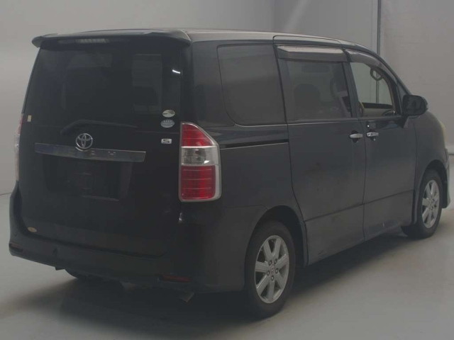 TOYOTA NOAH 2009