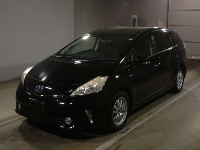 TOYOTA PRIUS ALPHA 2014
