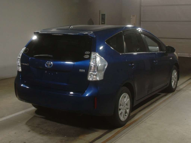 TOYOTA PRIUS ALPHA 2012