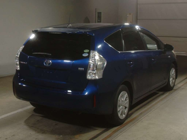 TOYOTA PRIUS ALPHA 2012