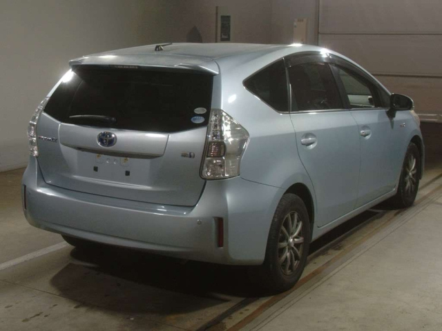 TOYOTA PRIUS ALPHA 2011