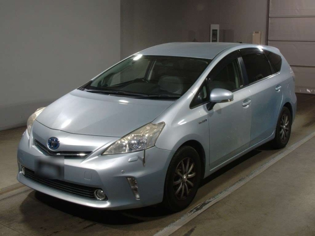 TOYOTA PRIUS ALPHA 2011