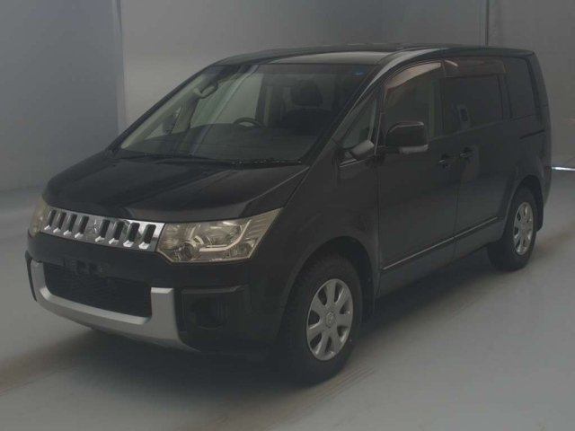 MITSUBISHI DELICA D5 2013