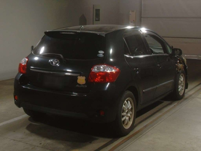 TOYOTA AURIS 2011