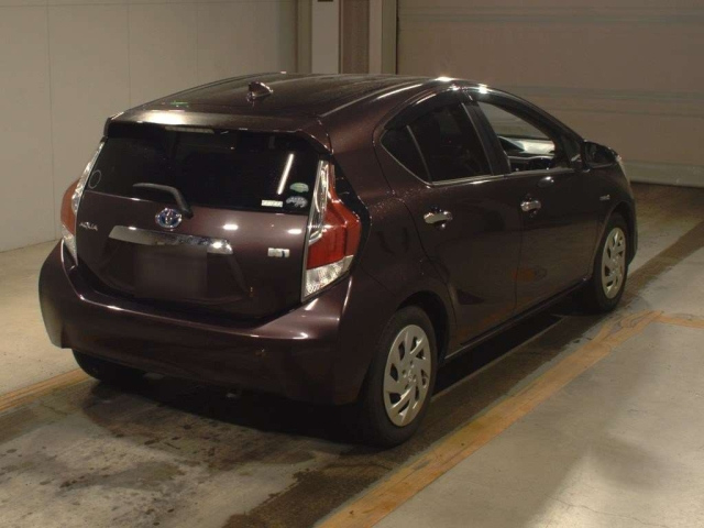 TOYOTA AQUA 2016