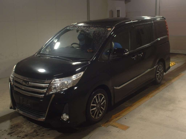 TOYOTA NOAH 2014