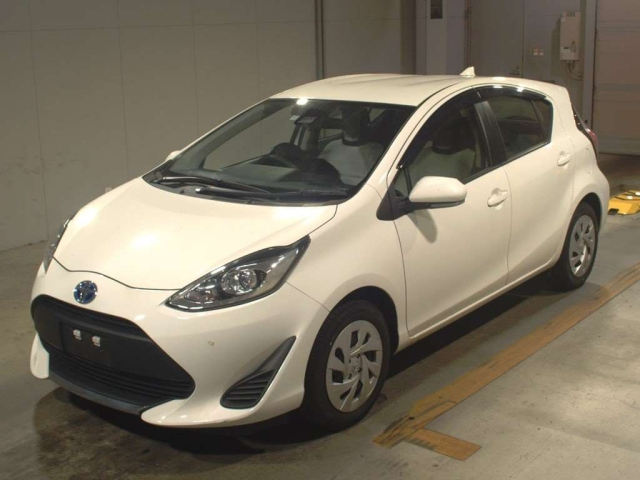 TOYOTA AQUA 2021
