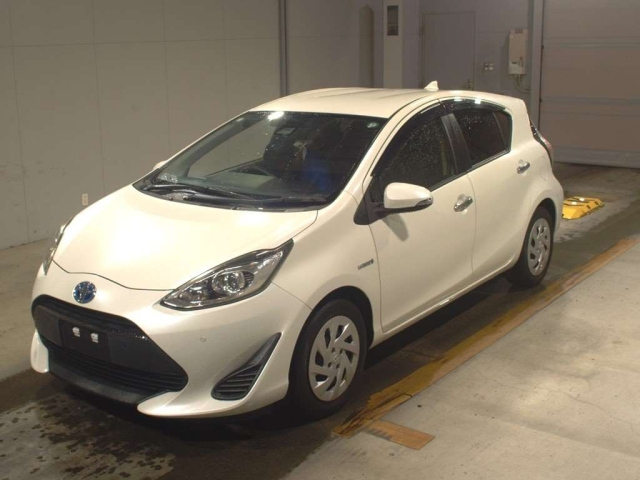 TOYOTA AQUA 2018