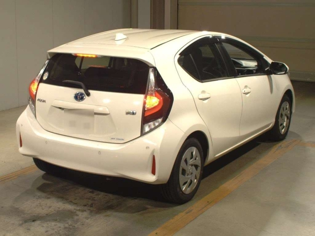 TOYOTA AQUA 2021