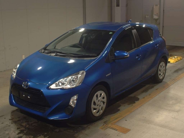 TOYOTA AQUA 2016