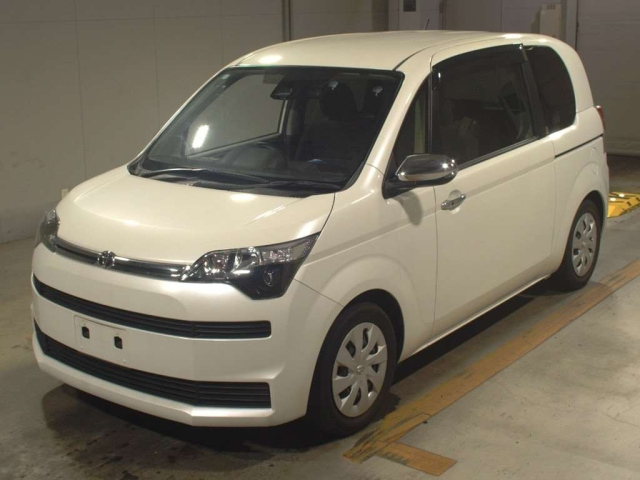 TOYOTA SPADE 2019