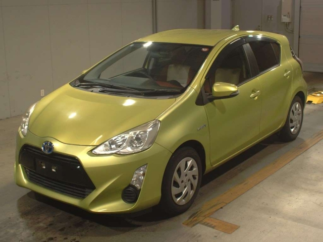 TOYOTA AQUA 2015