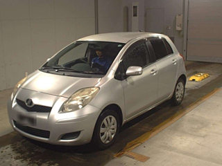 TOYOTA VITZ 2010