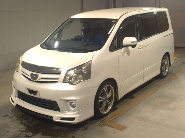 TOYOTA NOAH 2012