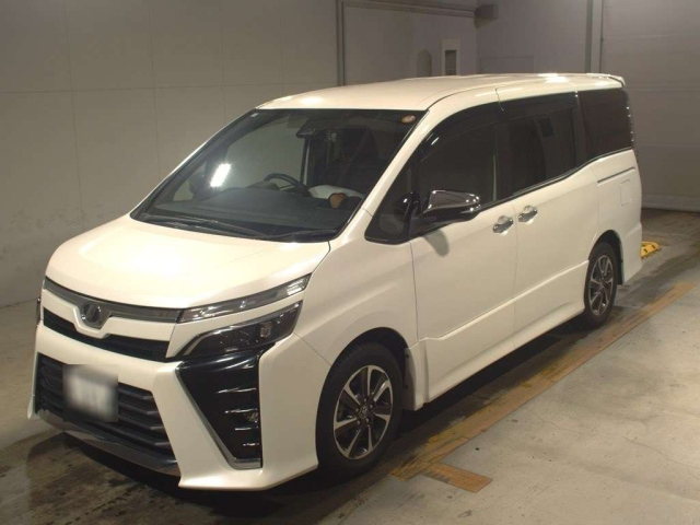 TOYOTA VOXY 2018