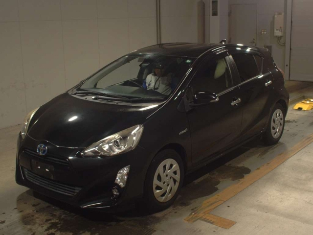 TOYOTA AQUA 2016