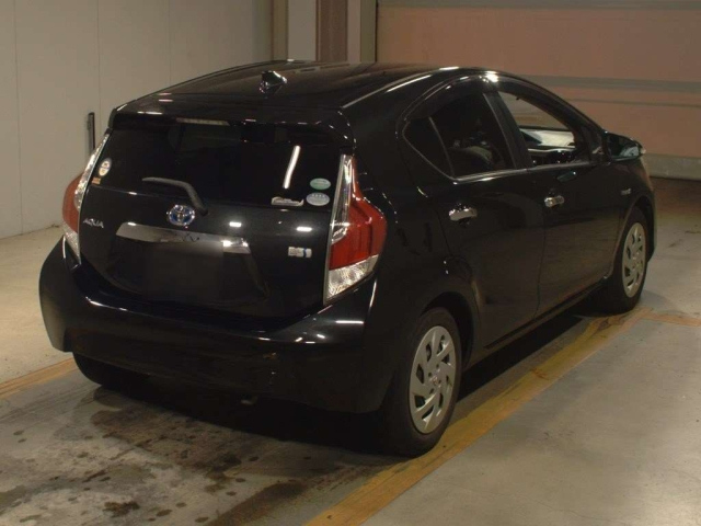TOYOTA AQUA 2016