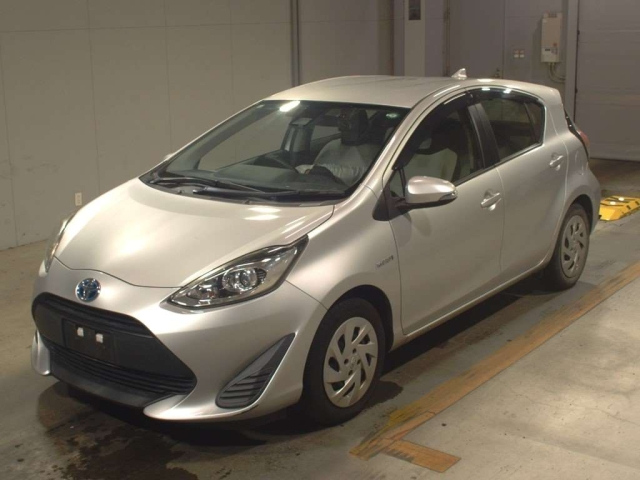 TOYOTA AQUA 2017