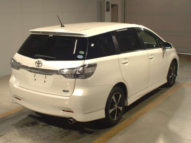 TOYOTA WISH 2013